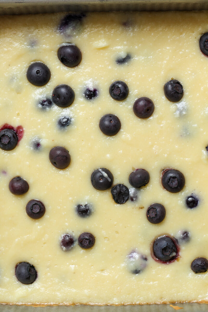 Baked cheesecake in pan.